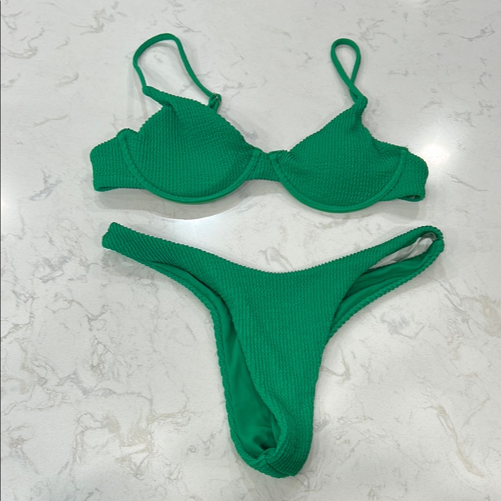 🎄 Textured Underwire High Cut Green Bikini